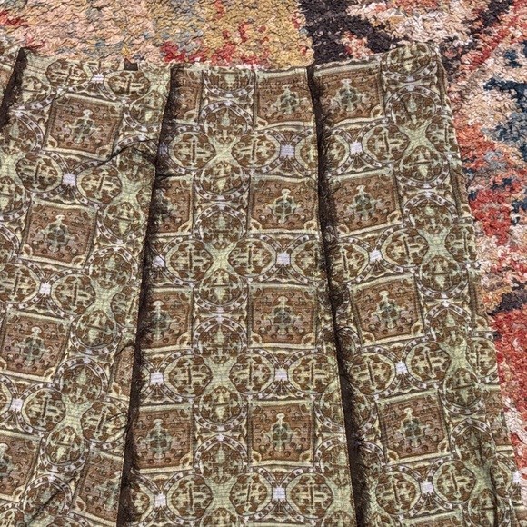 Elegant Olive Green Patterned Skirt - Picture 4 of 9